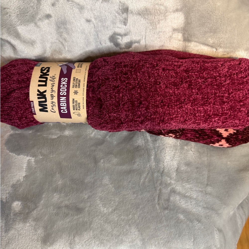 Muk Luks Unisex Cabin Socks   NWT.